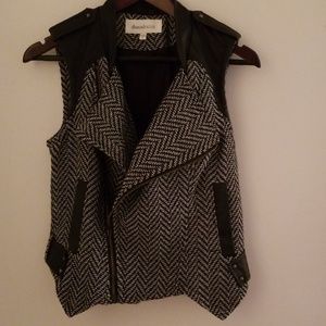Daniel Rainn vest